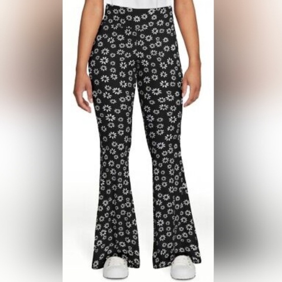 Black and White Floral Daisy Flare Pull On Pants - Picture 1 of 12